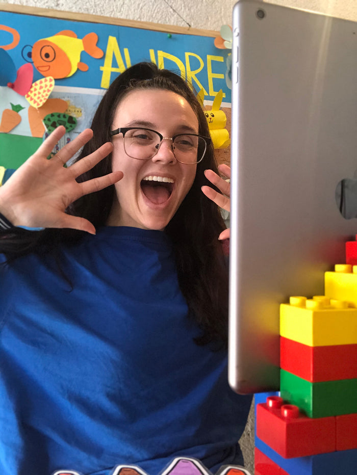 Audrey Online English teacher delivering an engaging virtual lesson to young learners using interactive teaching methods