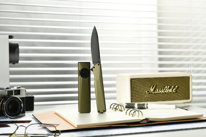 AION Folding  Knife & OLIGHT Arkfeld Ultra Flashlight Bomber Combo