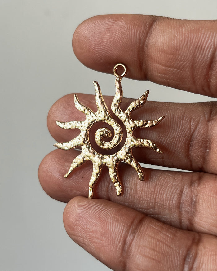 Gold sun charm - 1 pc