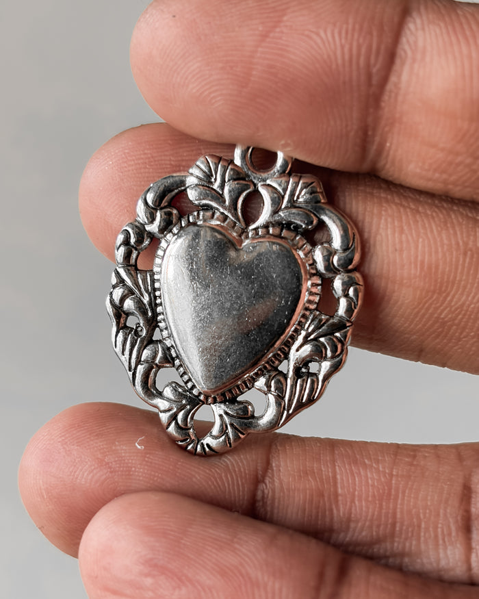 Heart charm - 1 pc