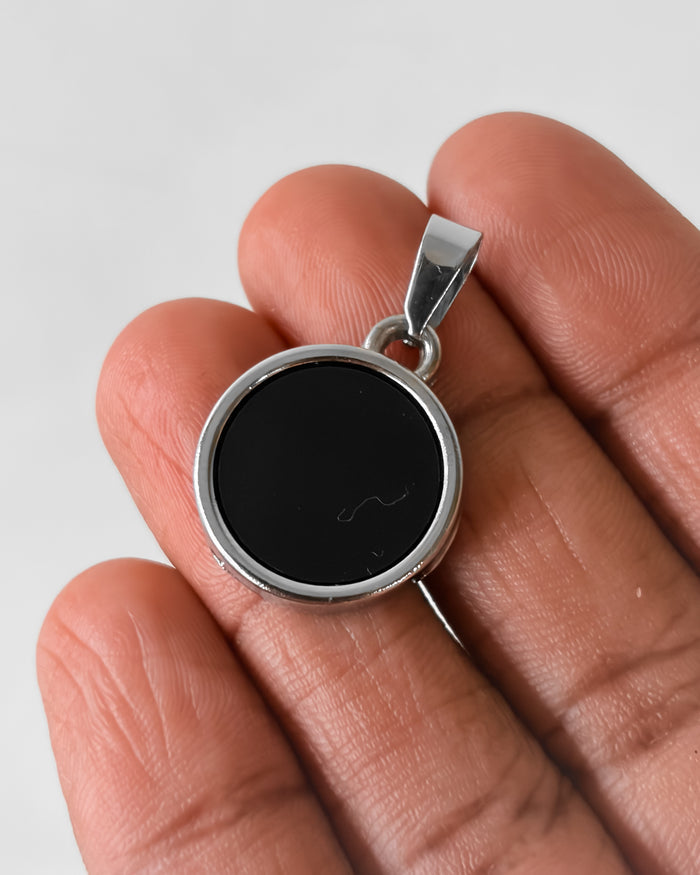 Onyx round pendant - 1 pc