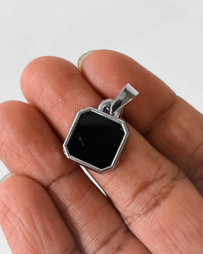 Onyx square pendant - 1 pc