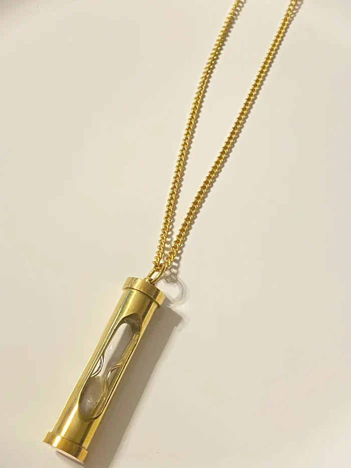 Elegant Sand Timer Necklace – symbolic jewelry gift