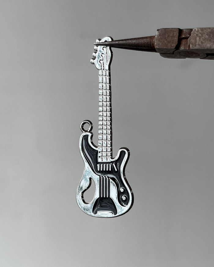 Side hole guitar