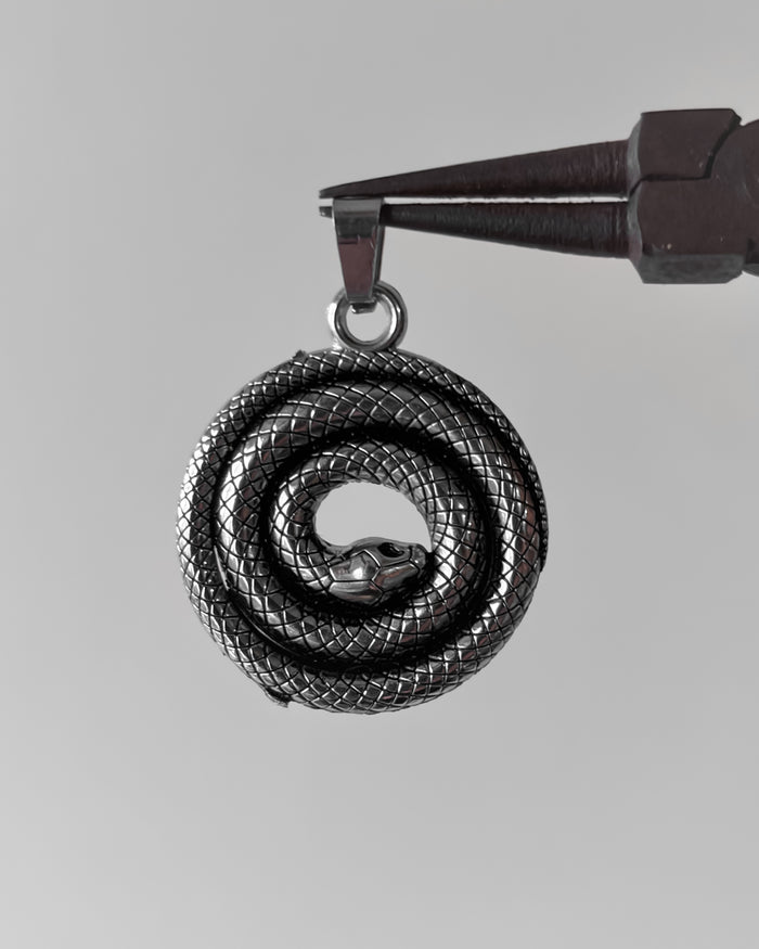 Snake pendant - 1 pc