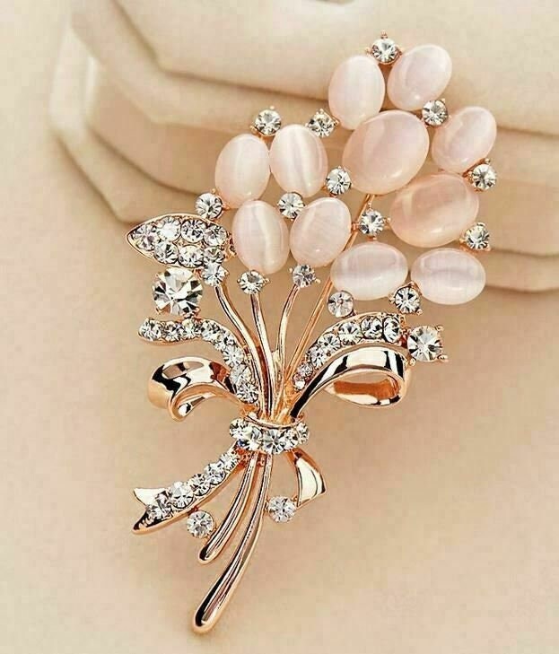 Stunning vintage look gold plated celebrity opal stone flower brooch broach pin