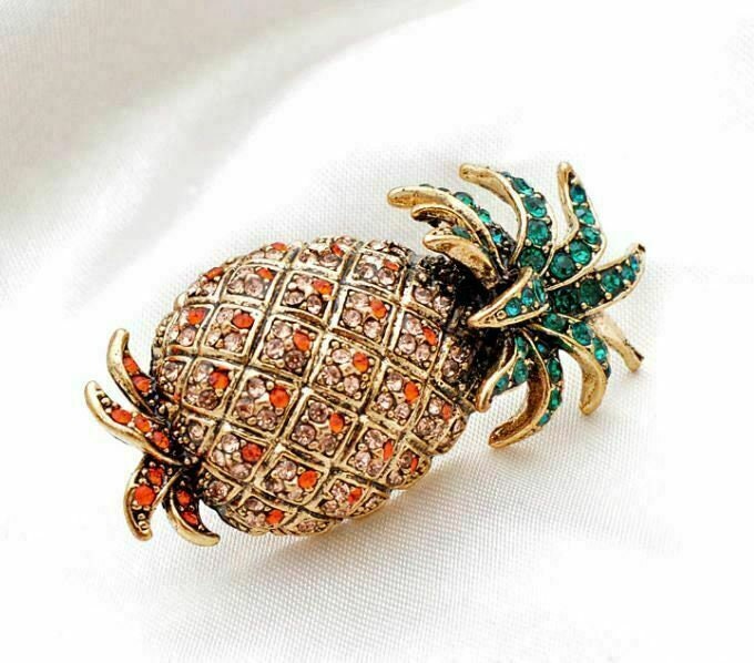 Stunning vintage look gold plated pineapple designer brooch broach cake pin b51